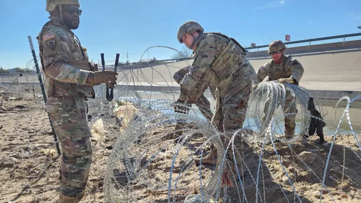 Texas installs additional layers of razor wire to stop illegal crossings
