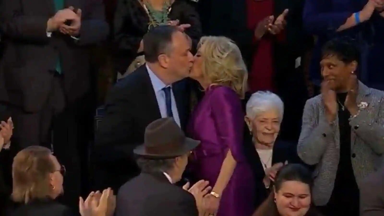 U.S. scandal: First lady kisses husband of U.S. Vice President Kamala Harris in public