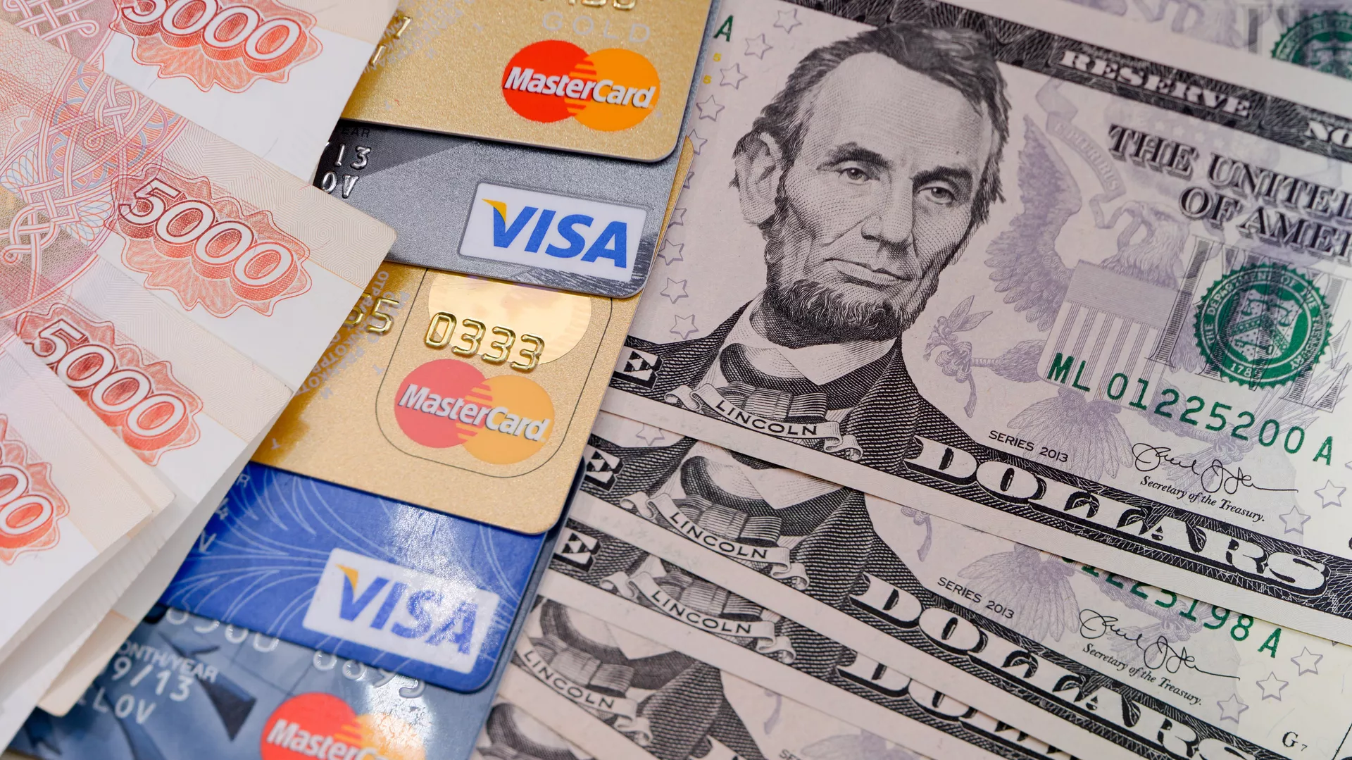 US Credit Card Debt Reaches 18.5%, Hits Record $930.6 Billion