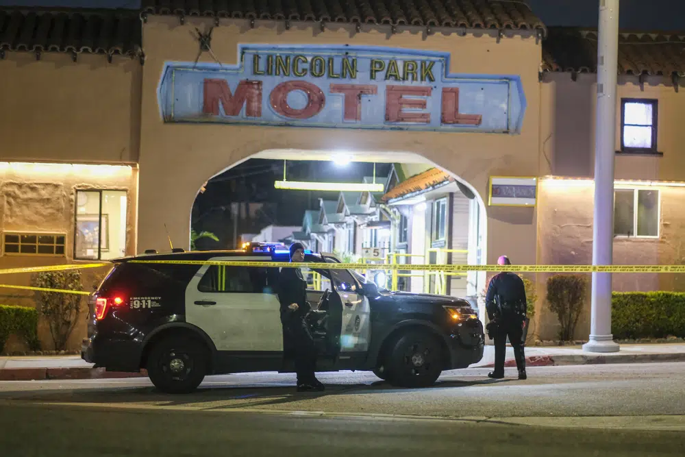 3 Los Angeles officers wounded, suspect dead instandoff