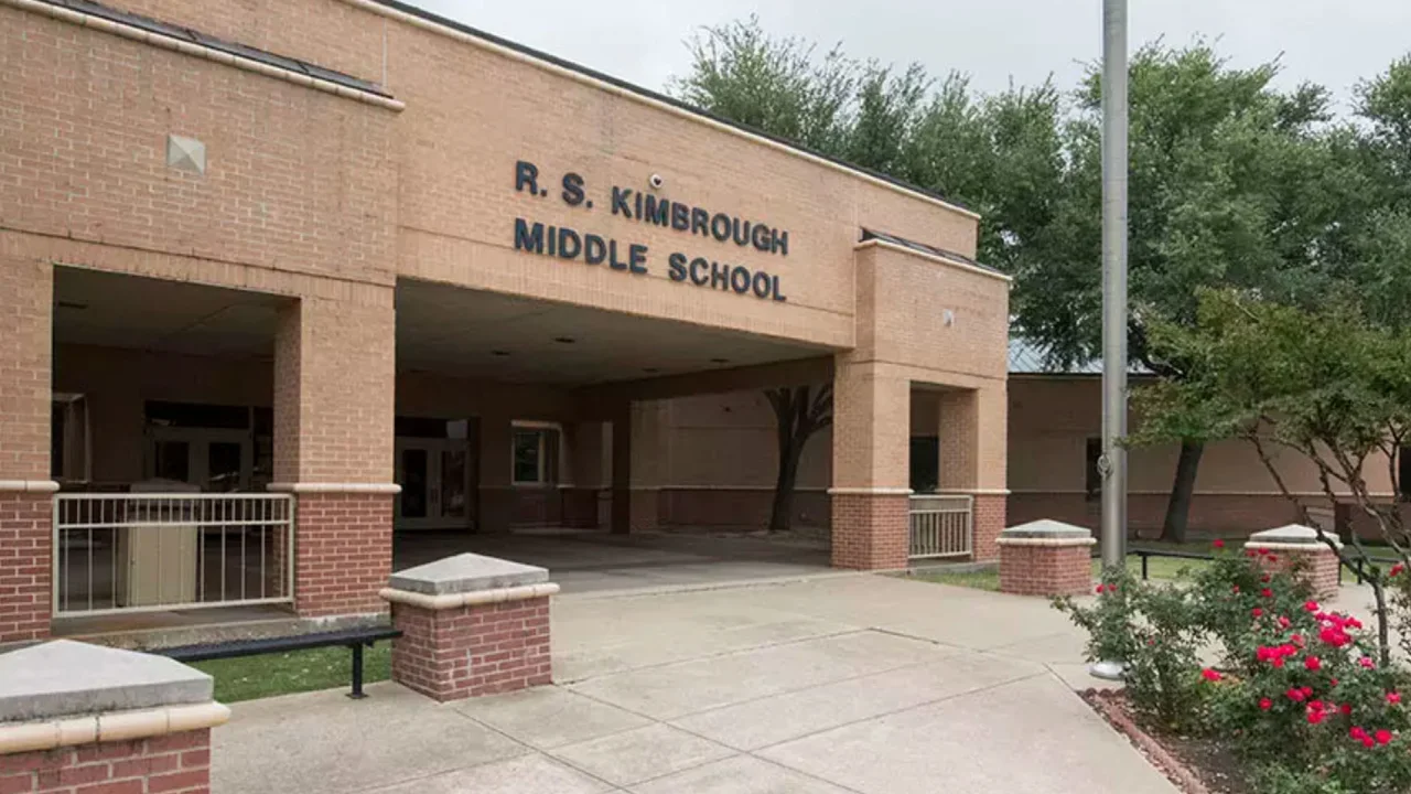 Substitute teacher fired after she ‘encouraged studentsto fight each other,’ Texas school district says