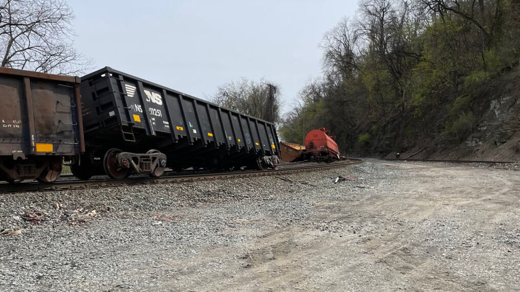 Norfolk Southern train cars derailed in Pittsburgh