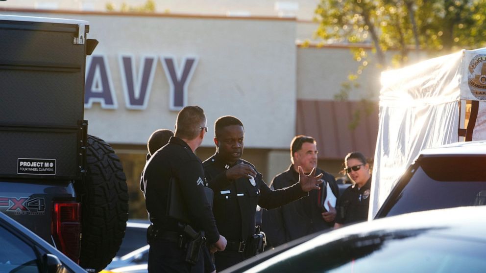 LA police: 1 dead, 3 wounded in shootingat shopping center