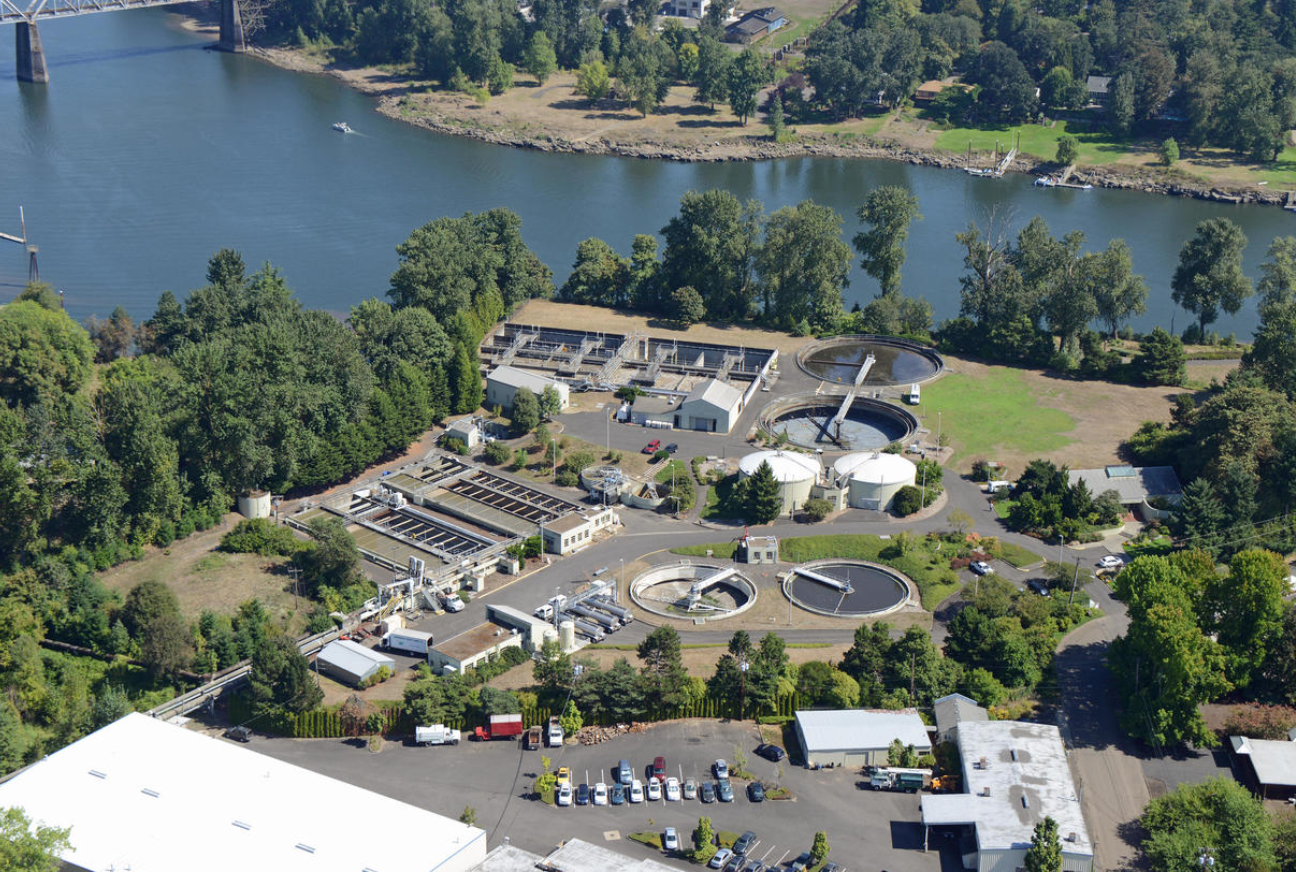 Half a million gallons of sewage leaks into Oregon river after facility malfunction