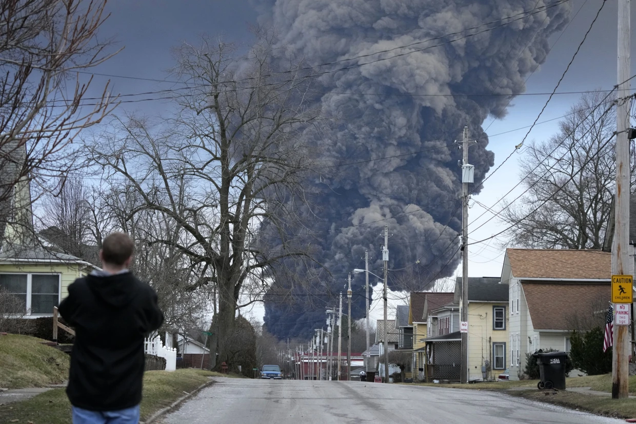 High levels of a hazardous chemical polluted the air weeks after the Ohio train derailment, an analysis shows