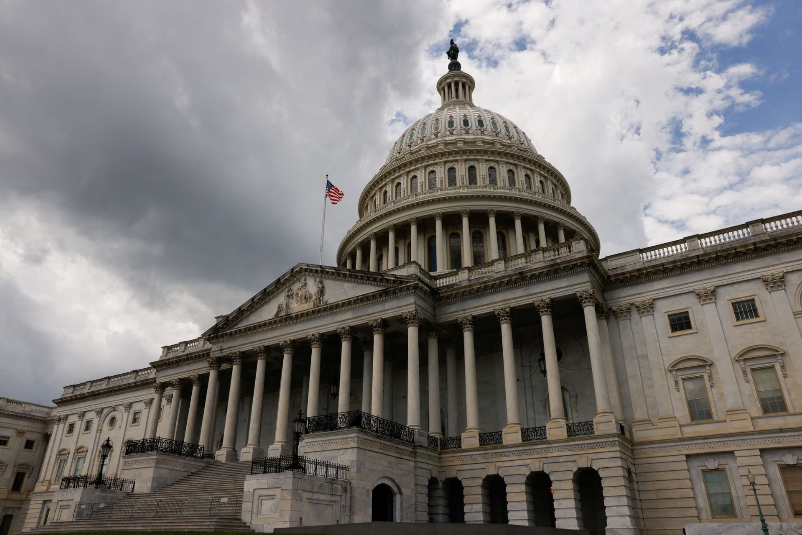 White House urges Congress to pass short-term government funding, avoid shutdown