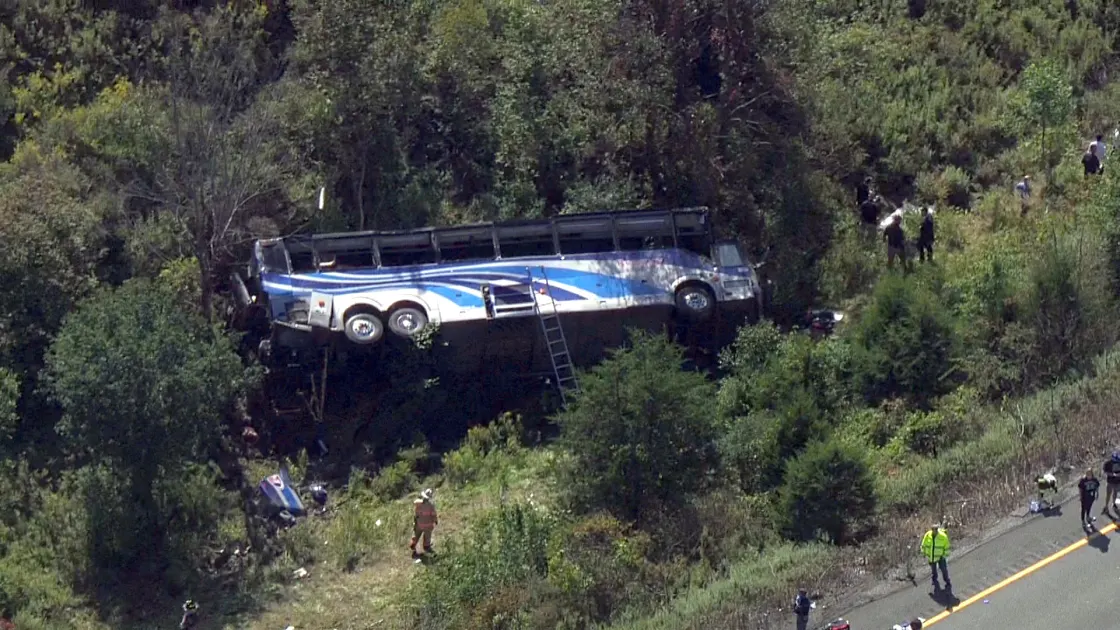 2 dead, more than 40 injured in rollover crash of bus carrying students in New York