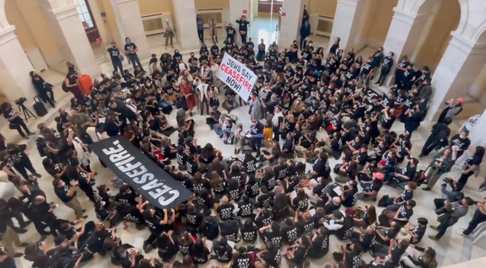 US Capitol police arrest some 300 Jewish protesters demanding ceasefire in Gaza Strip