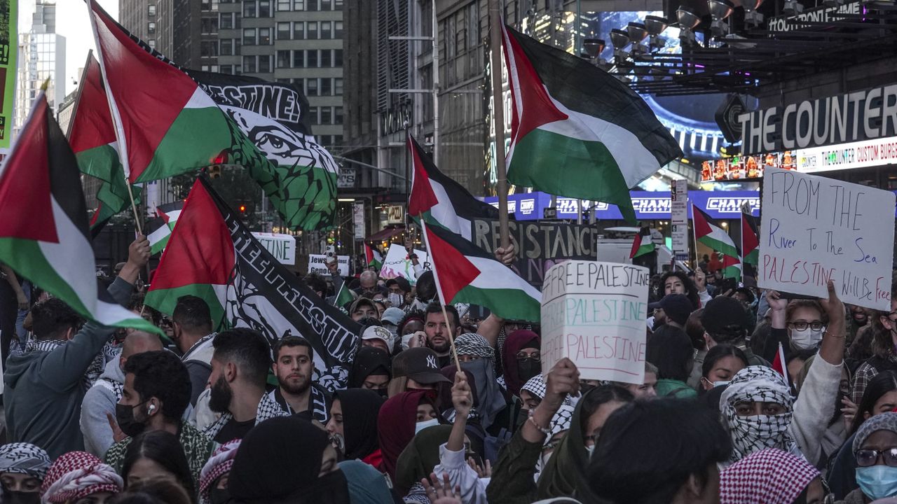 Tens of thousands protest Israeli war crimes across US