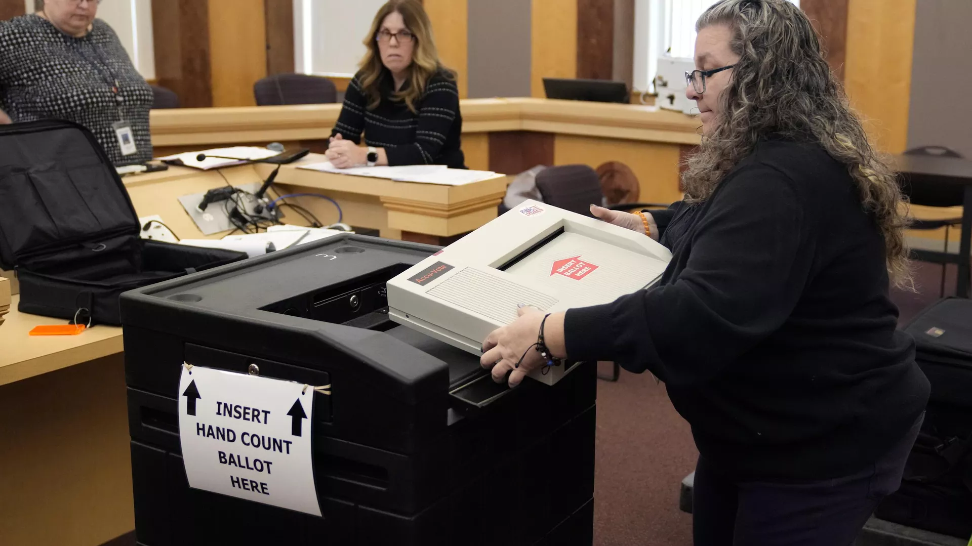US Ballot Scanners So Old Even Weather Could Cause Malfunction