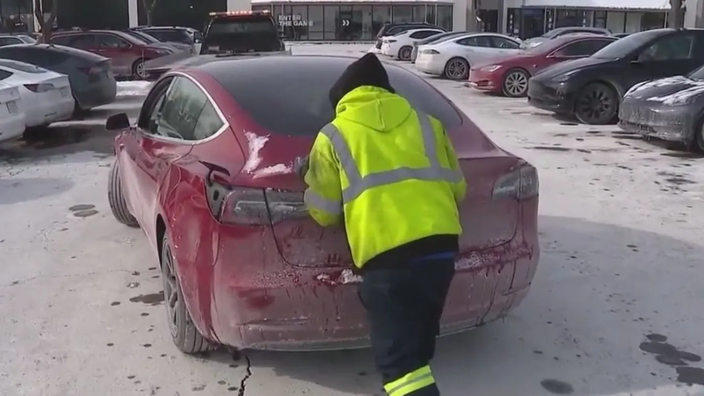 Chicago-area Tesla charging stations lined with dead cars in freezing cold: ‘A bunch of dead robots out here’