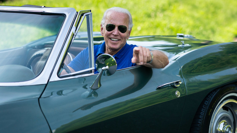 Biden administration cracks down on gasoline-fueled cars