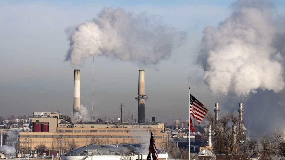 EPA limits 4 types of power plant pollution with sweeping rulemaking