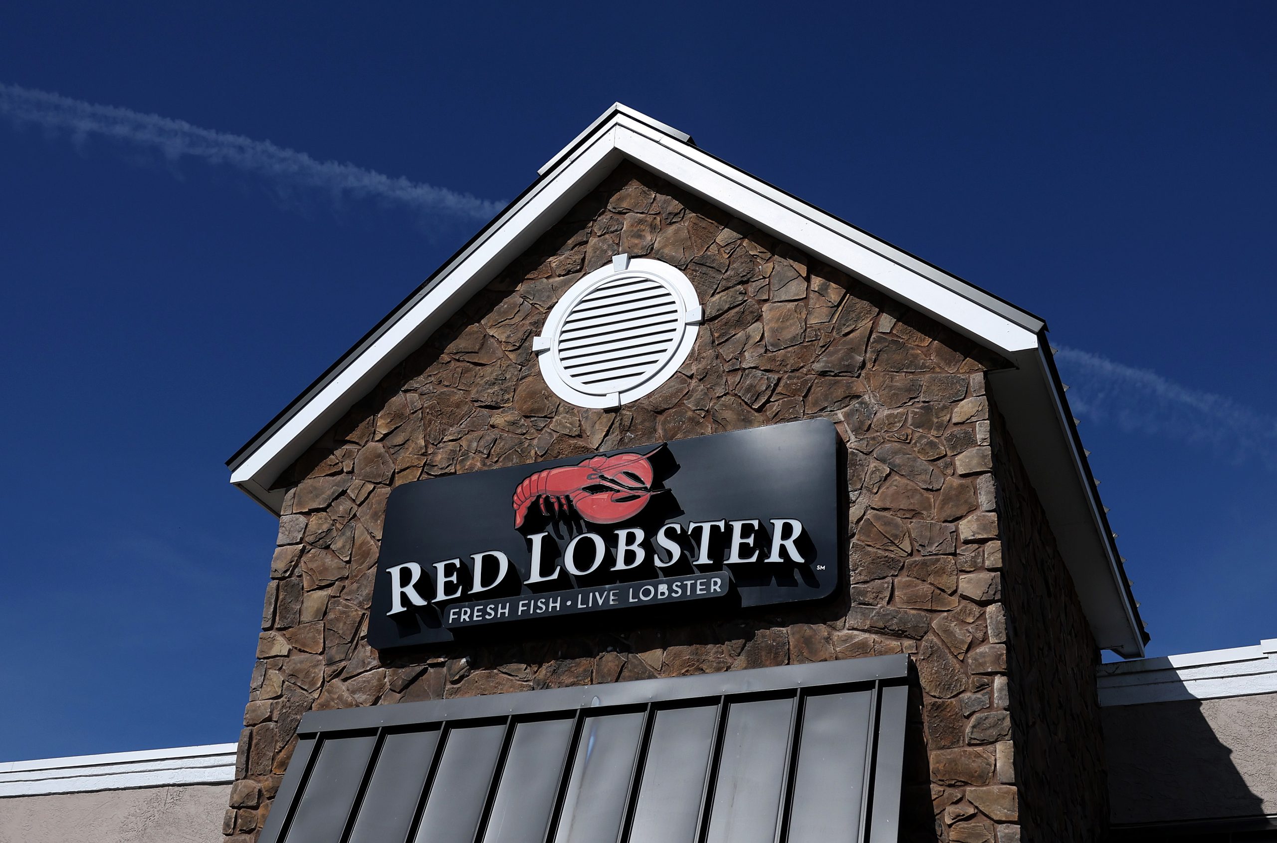 Red Lobster Hit With Proposed Class Action Over Mass Layoffs