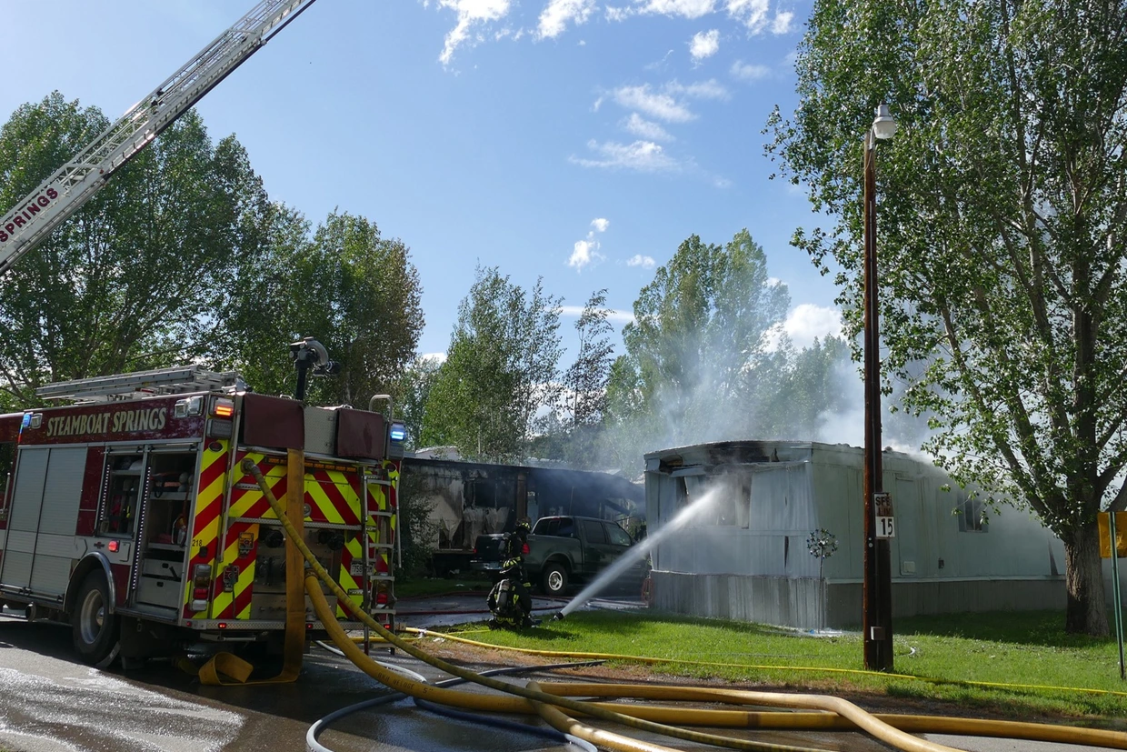 No survivors on twin-engine plane that crashed in Colorado mobile home park