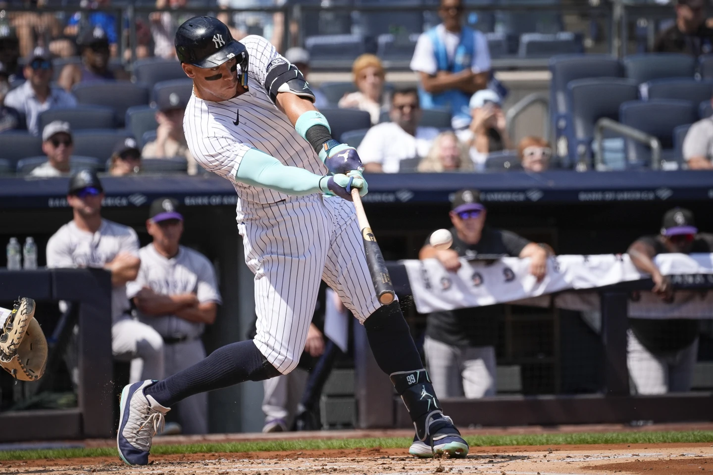 Aaron Judge hits 2 more homers for the Yankees to get to 51 on the season