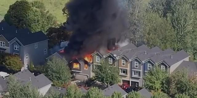 3 missing after plane crashes into residential neighborhood in Oregon: Officials