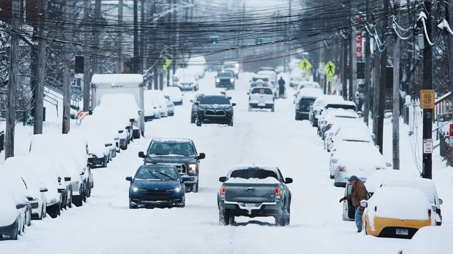 Over 60 million Americans under heavy snow, blizzard, ice alerts as winter storms slam Midwest