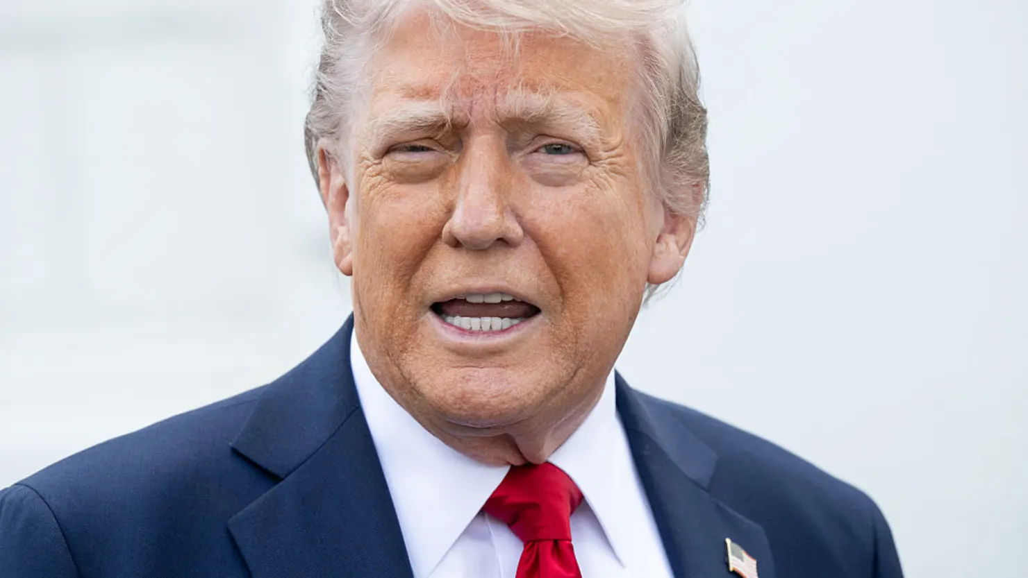 Confidence in Trump’s handling of the U.S. economy plummets, new polls show