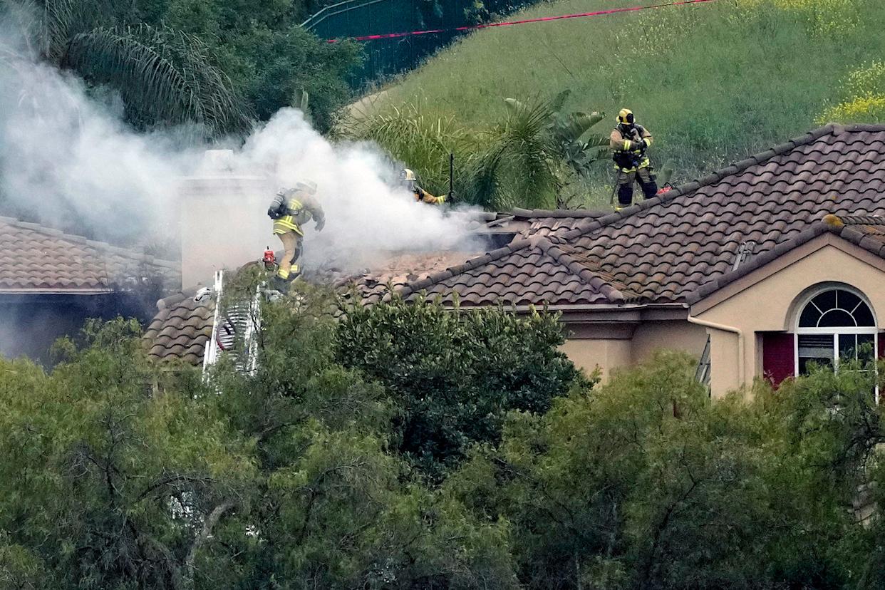 2 die in crash of single-engine plane in Southern California neighborhood