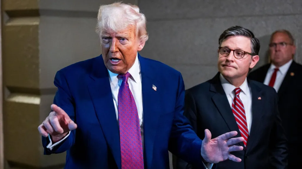 Trump meets Republican hard-liners in hopes of moving tax bill forward