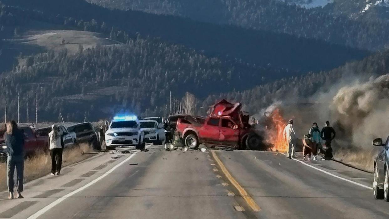 7 killed in fiery crash between tour van, pickup truck near Yellowstone National Park