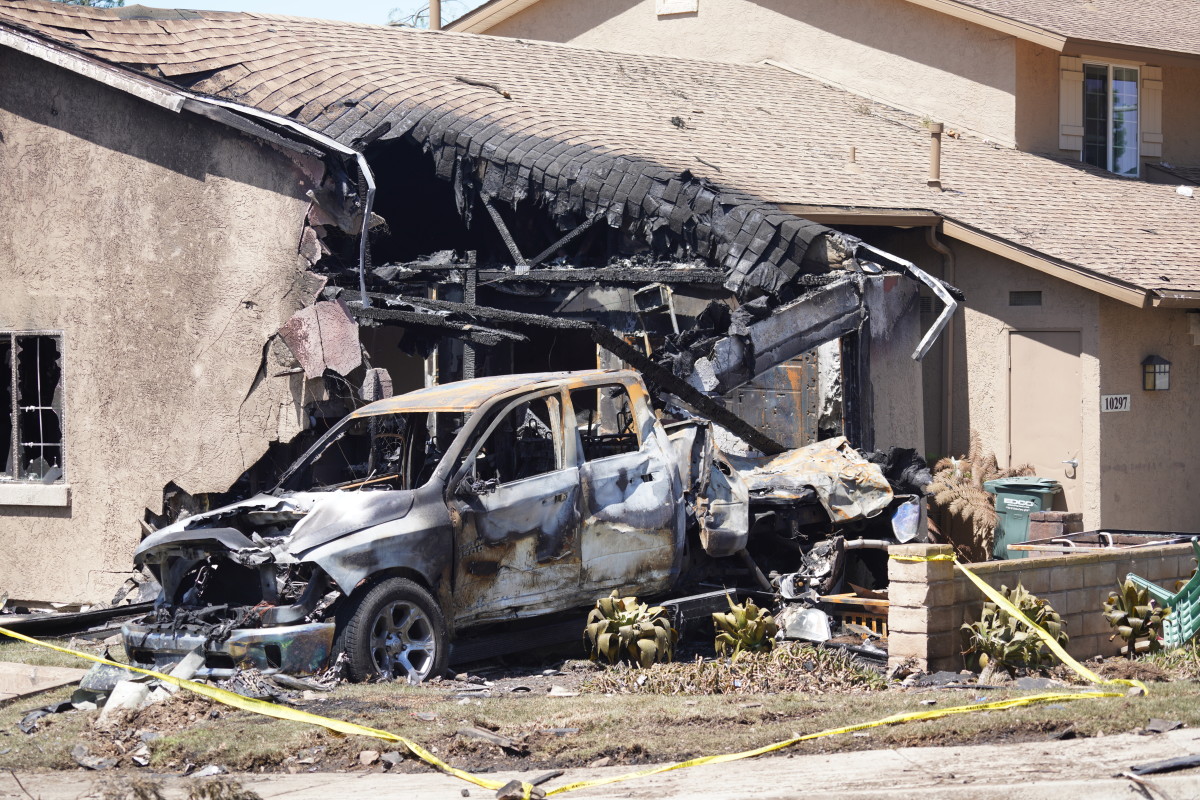 Small plane crashes into San Diego neighborhood, killing at least 2