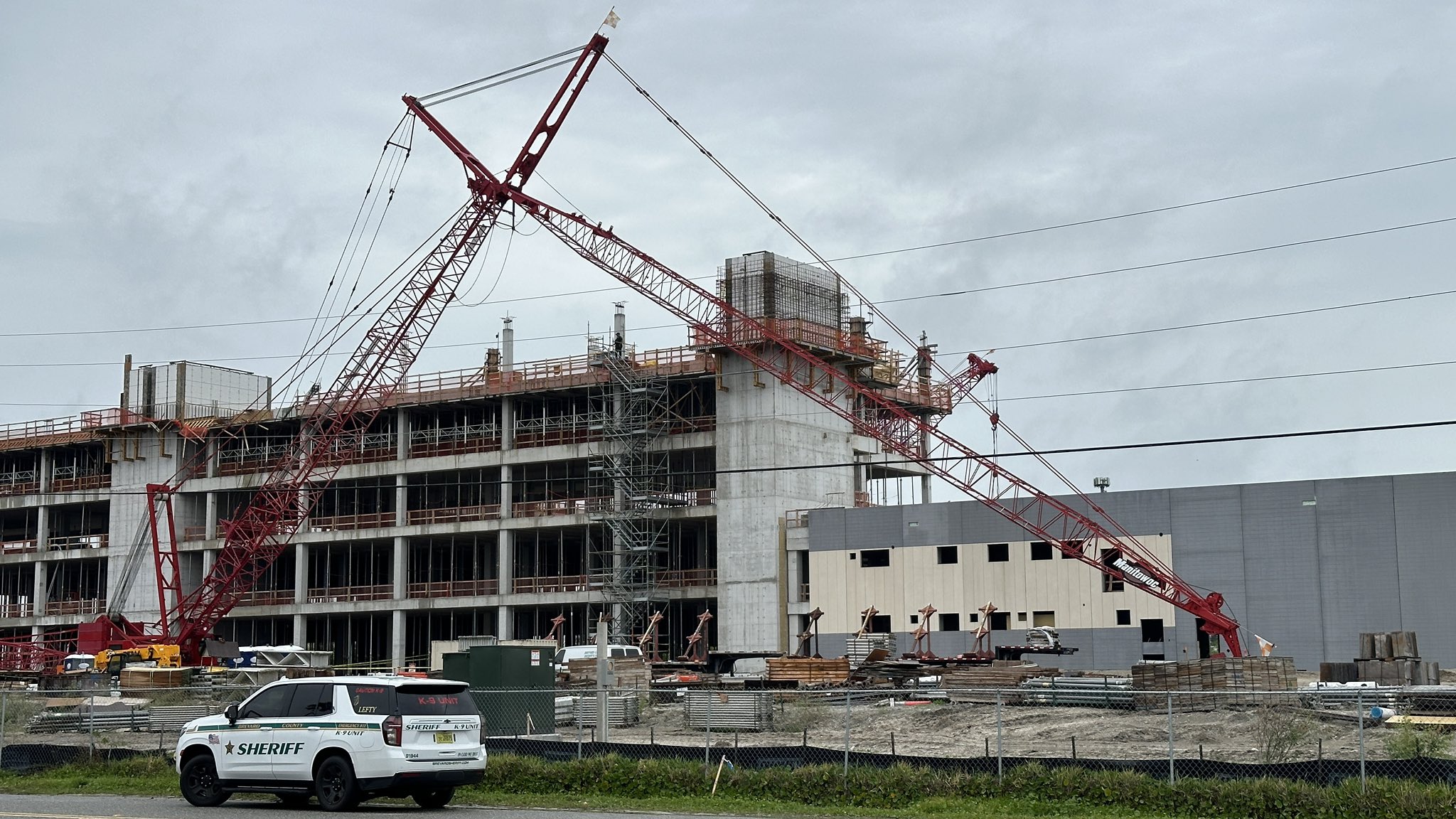 Crane collapse kills 2 at Florida construction site, officials say
