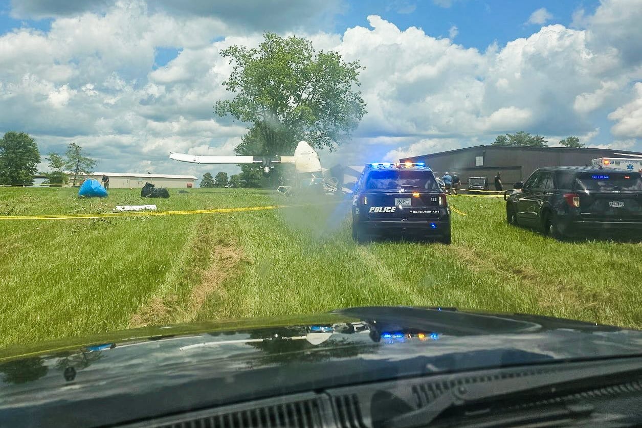 Multiple people injured as small plane crashes in Tennessee