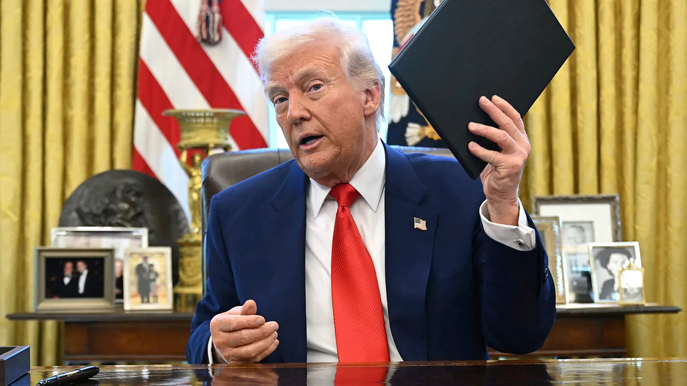 Hawley spars with legal professor over injunctions blocking Trump