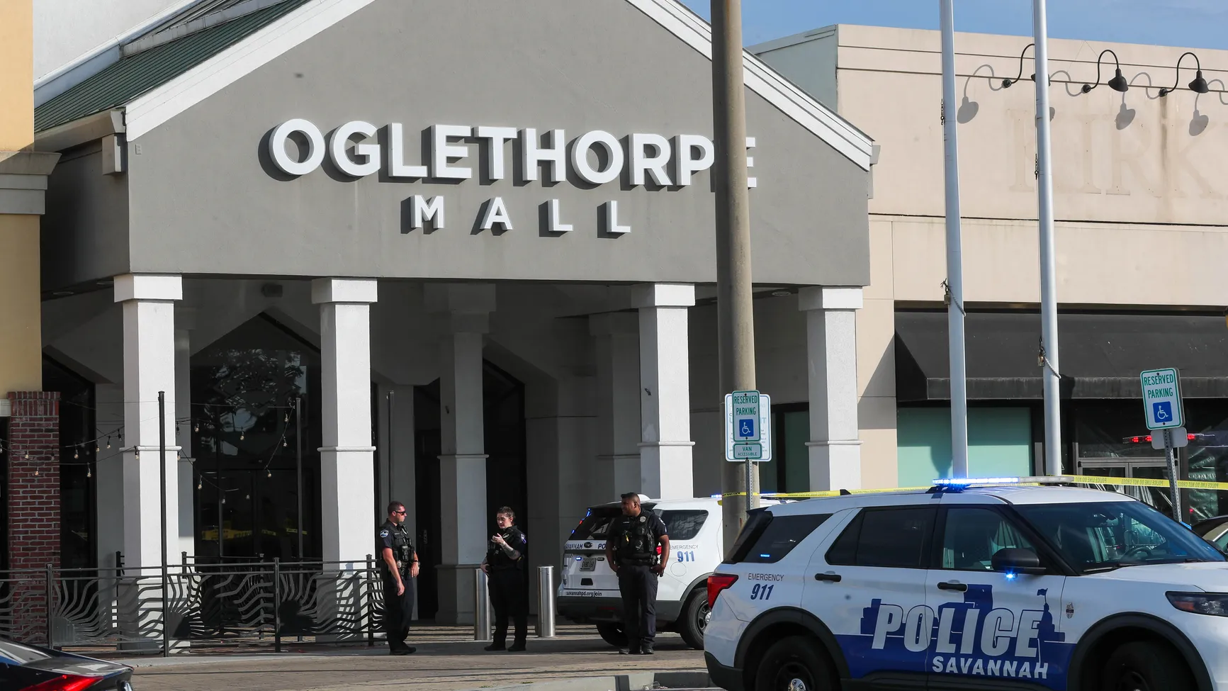 Mall shooting in Savannah, Georgia leaves 3 injured: Police