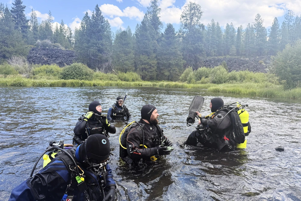 Oregon authorities identify 2 killed in waterfall accident, still searching for 1 missing