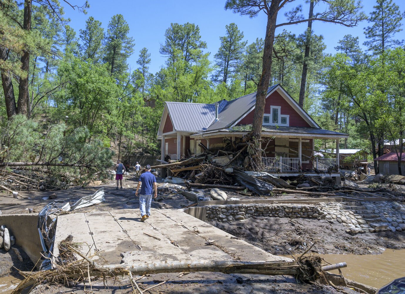 Flash flooding prompts rescues in New Mexico mountain village