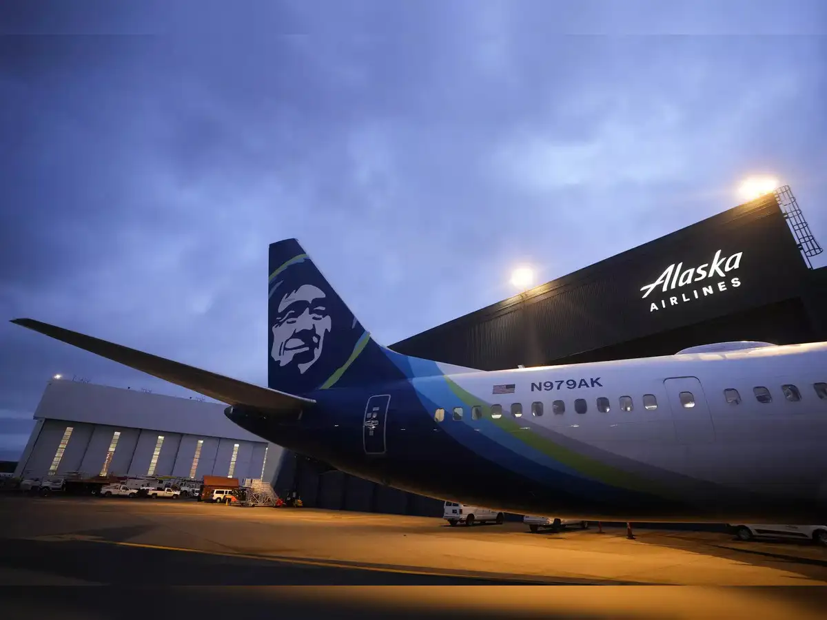 Alaska Airlines requests ground stop for all mainline aircraft, FAA says