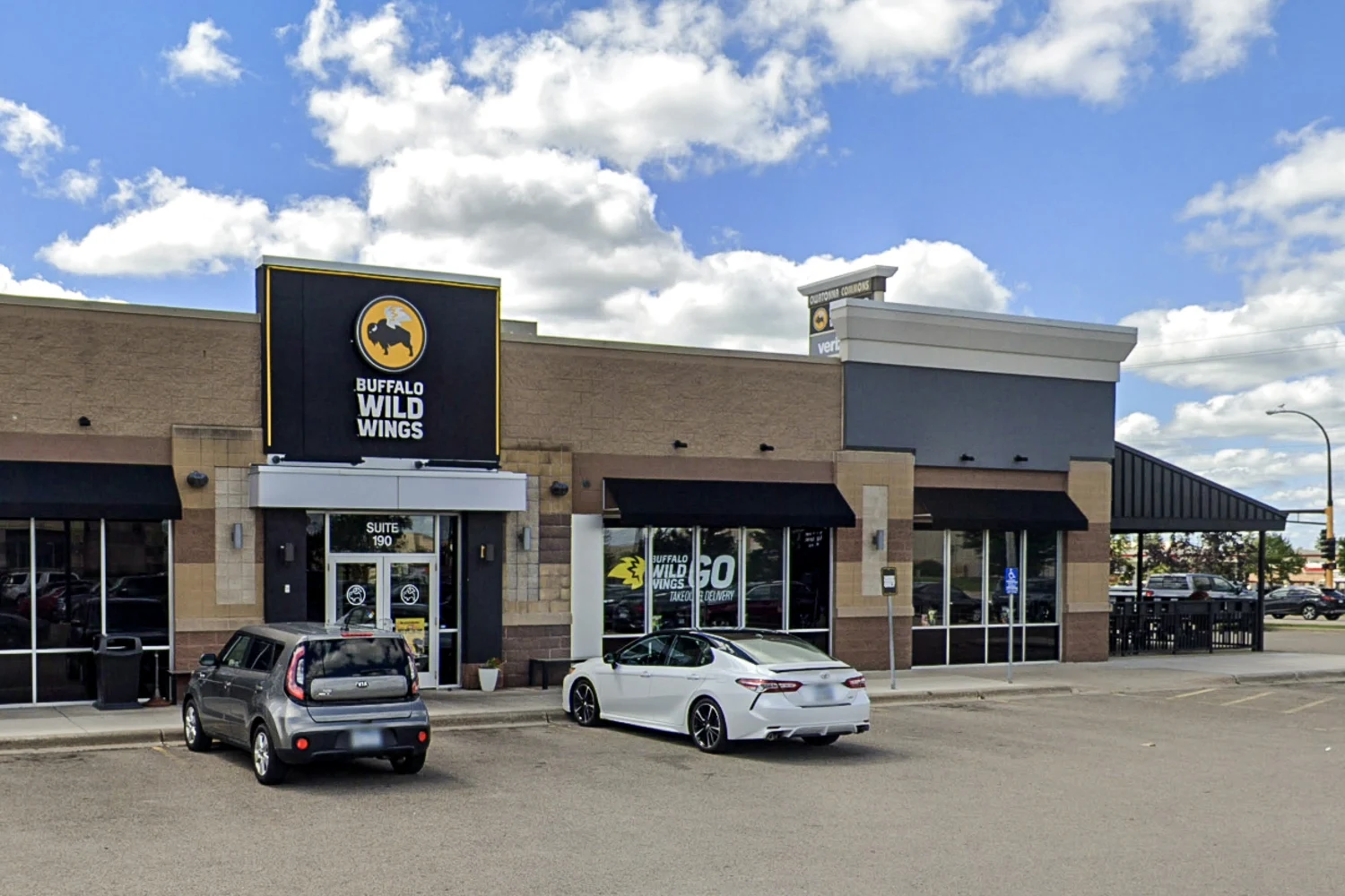 Minnesota teen says server forced her to prove her gender in restaurant bathroom