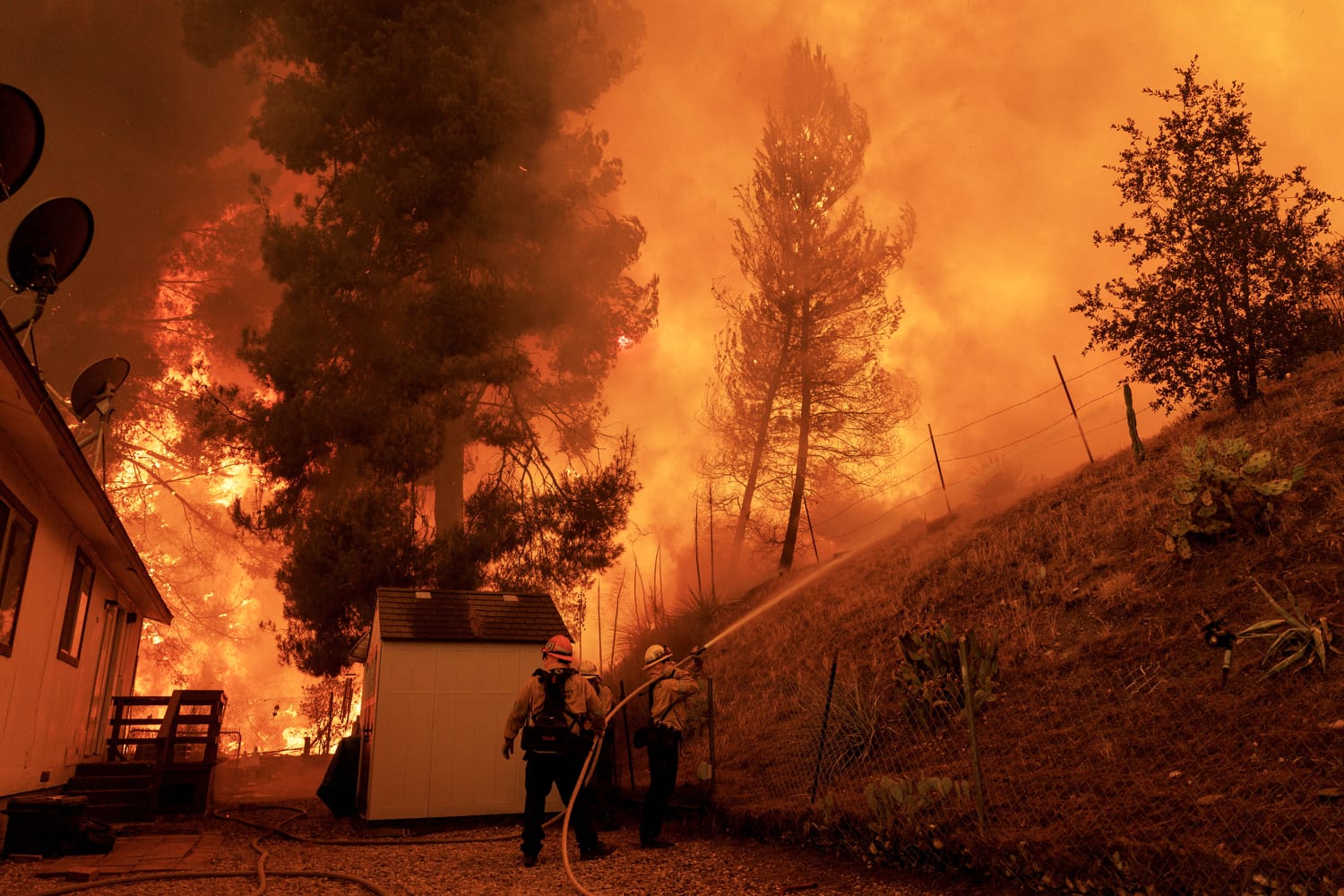 Canyon Fire prompts an evacuation order for thousands north of Los Angeles