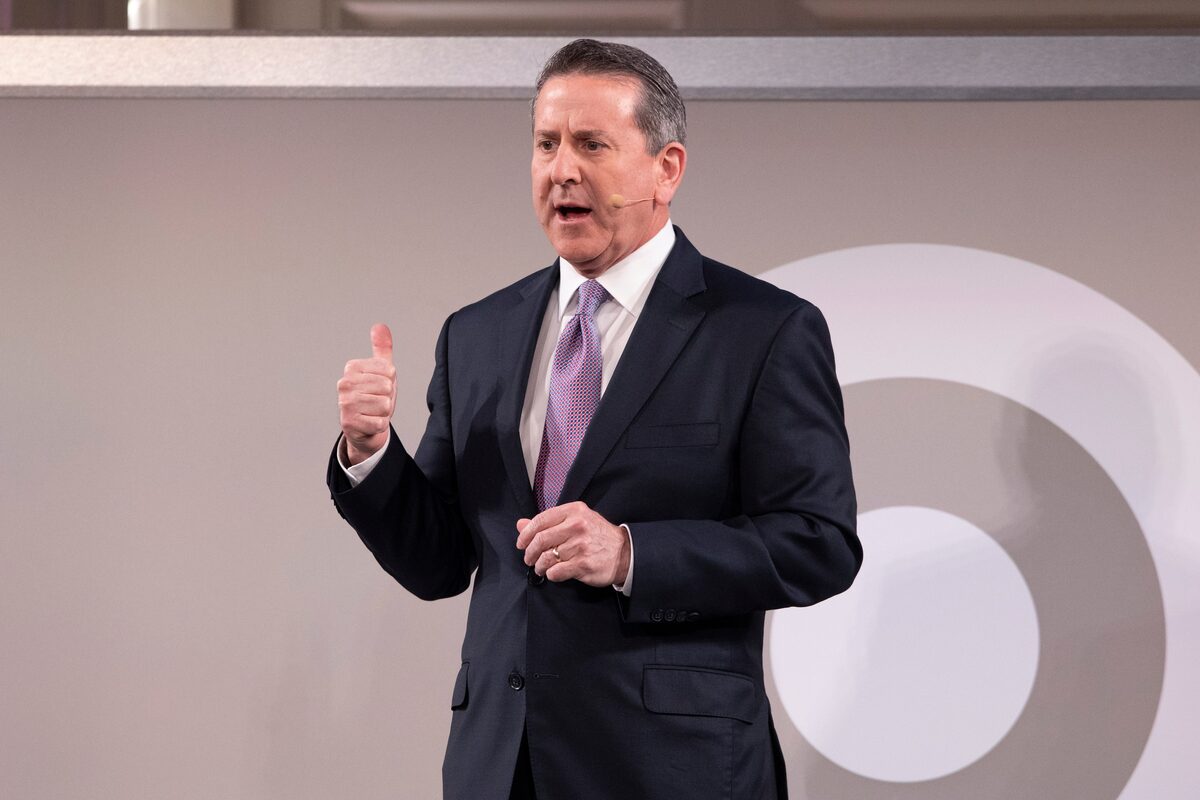 Target CEO to step down as sales remain sluggish