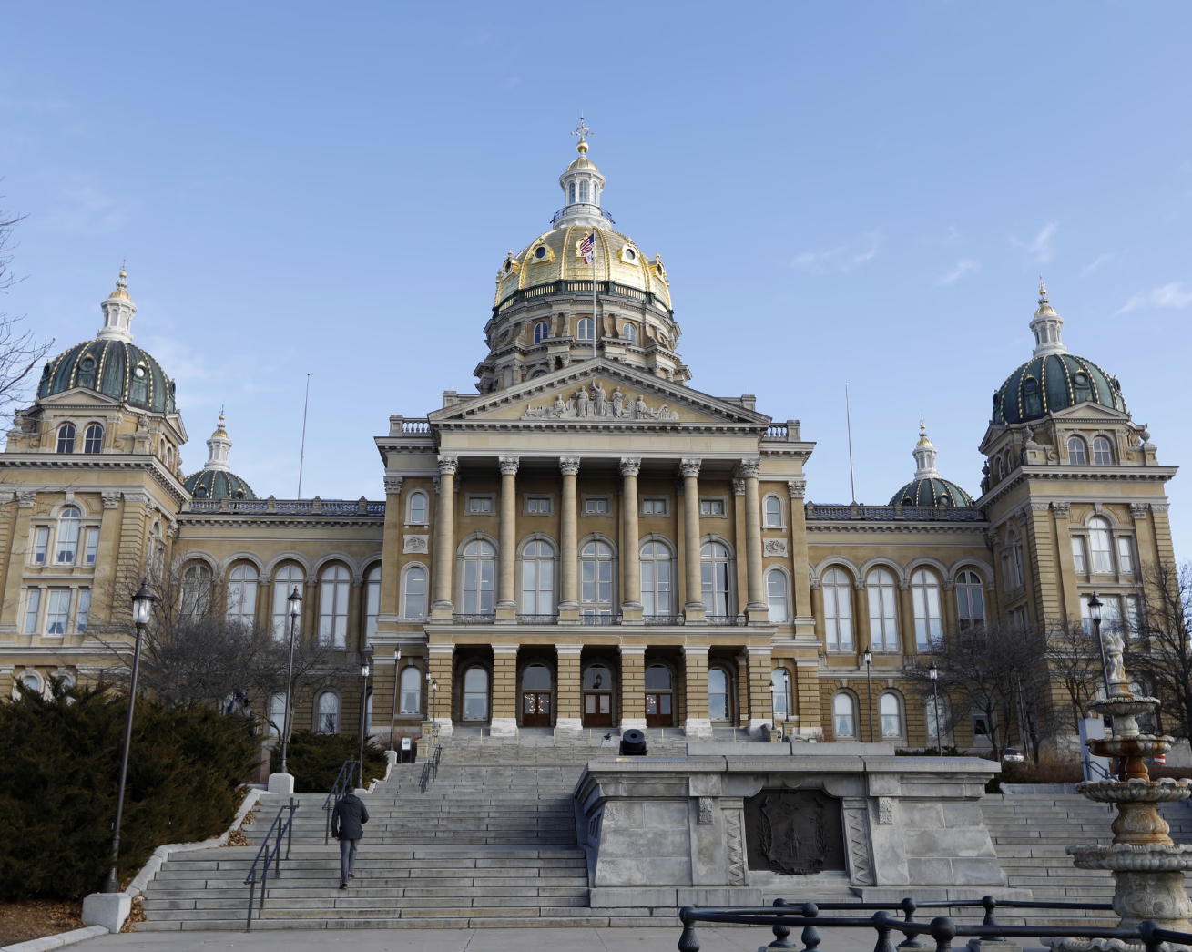 The senate race in Iowa that could signal a blue wave for the 2026 midterms