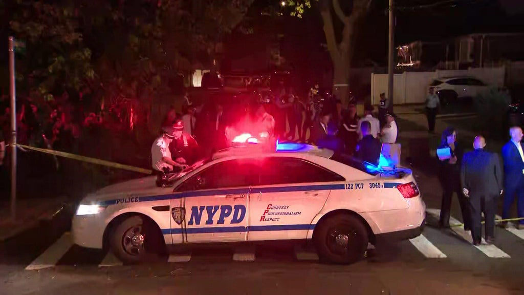 Off-duty NYPD officer fatally shoots man on Staten Island pointing fake gun