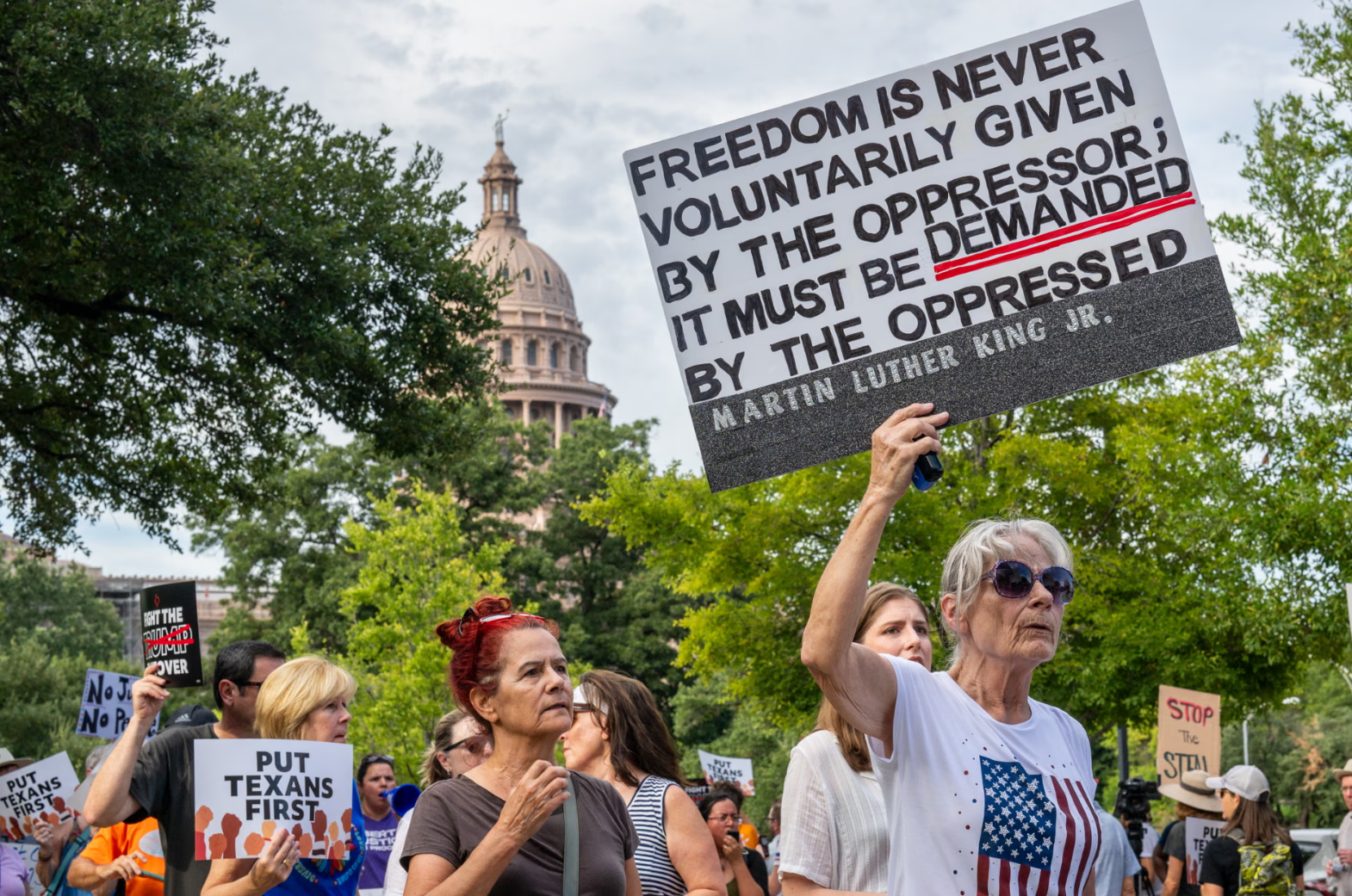 Texas Democrats receive bomb threat in escalating standoff over redistricting