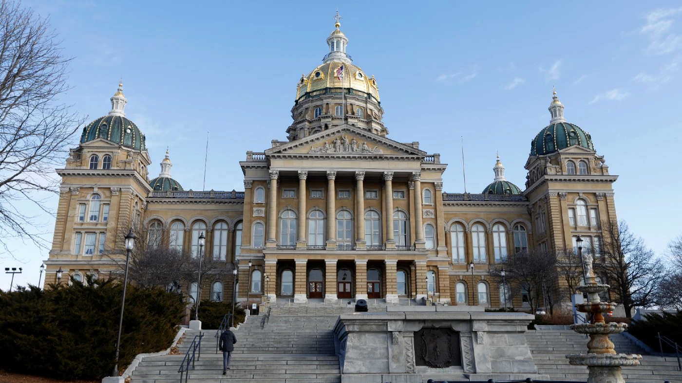 Democrats flip Iowa state Senate seat, breaking GOP supermajority