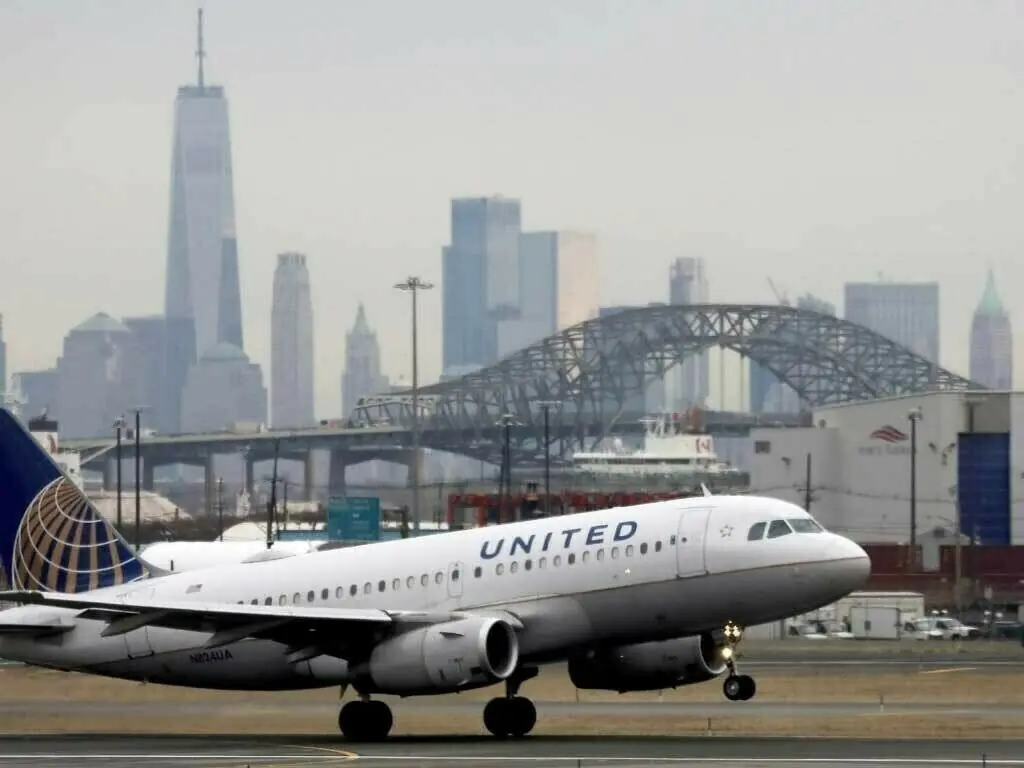 United Airlines lifts brief ground stop after tech issue prompts FAA halt