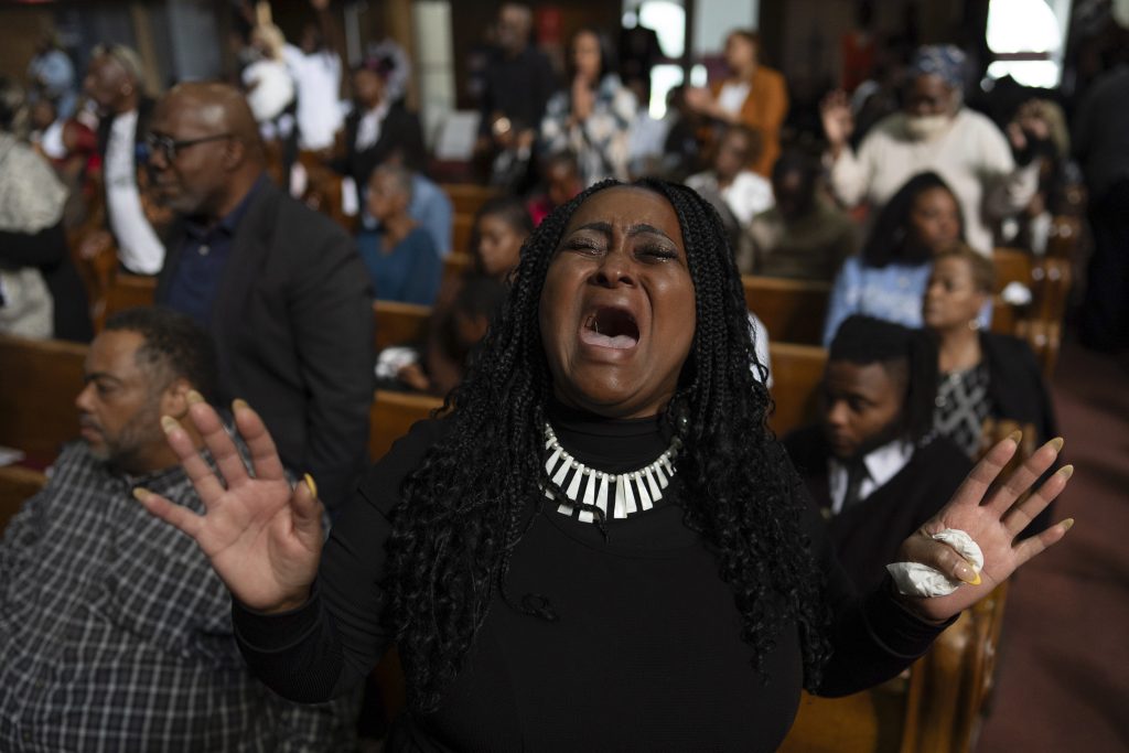 Chicago churches urge calm resistance to expected federal intervention