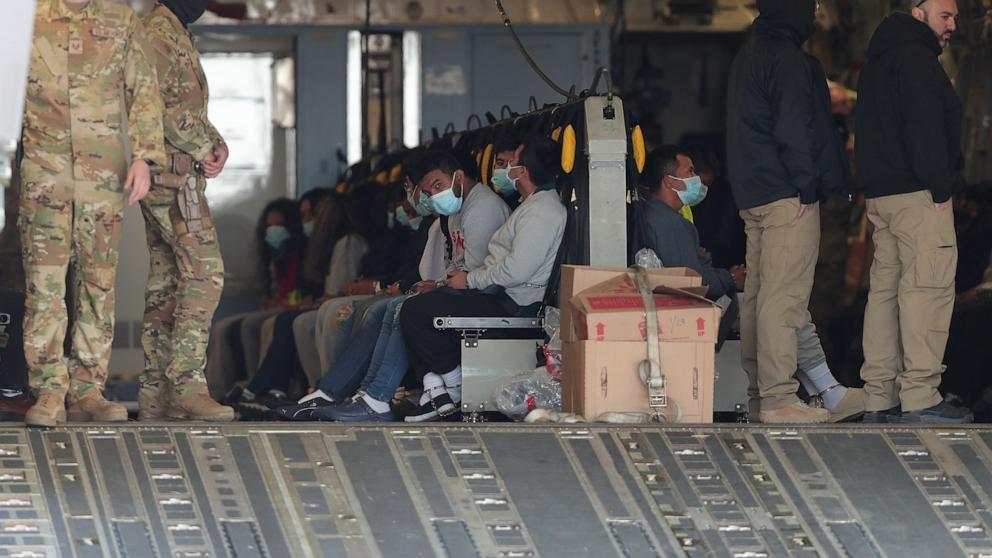 Judge blocks deportation of 76 Guatemalan minors after questioning government’s argument