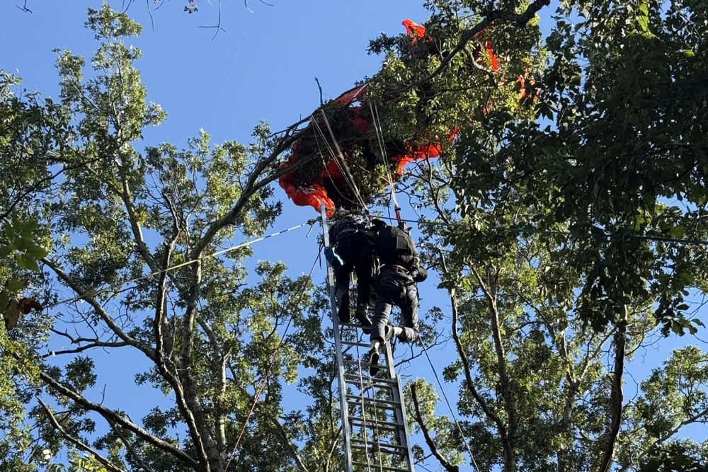 Instructor dies in Nashville skydiving incident; 2nd skydiver rescued from tree