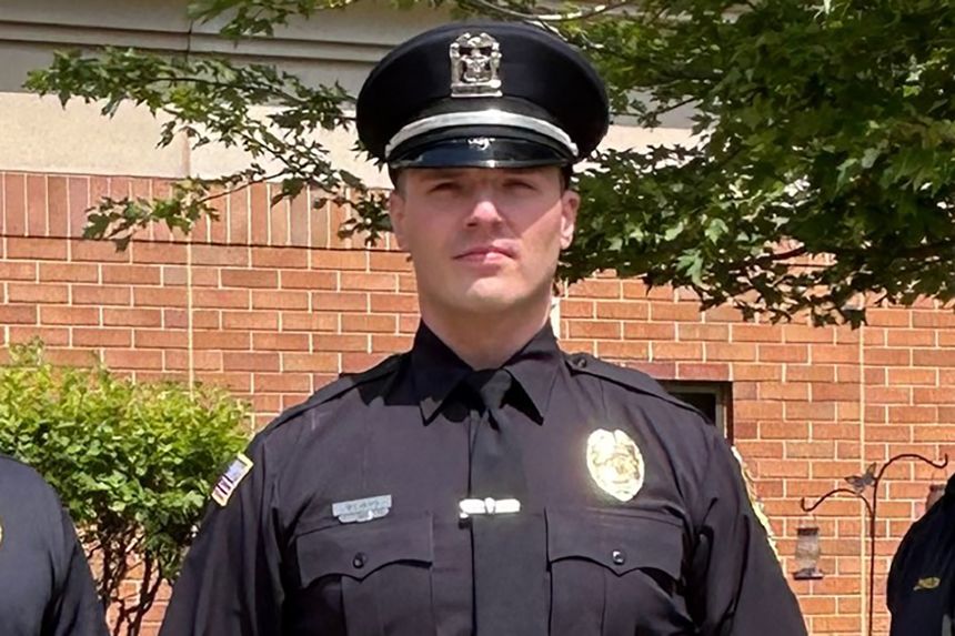 ICE arrests suburban Chicago police officer accused of being in the US illegally: DHS