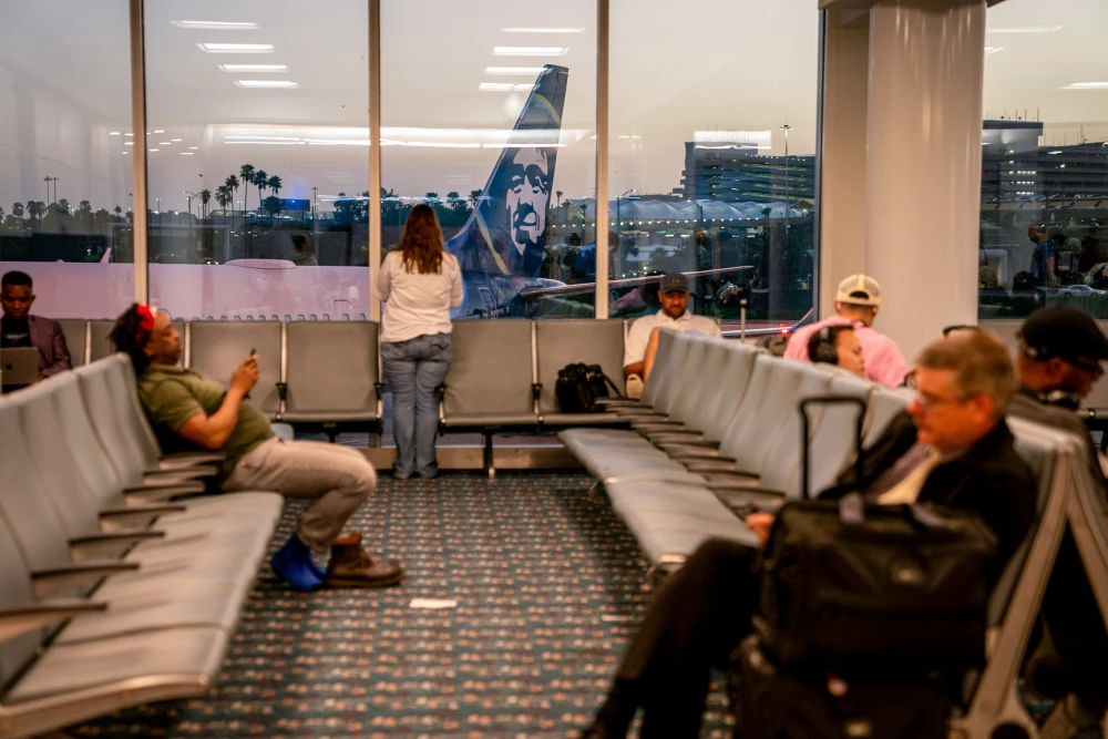 Ground delays issued amid shortage of air controllers as shutdown continues