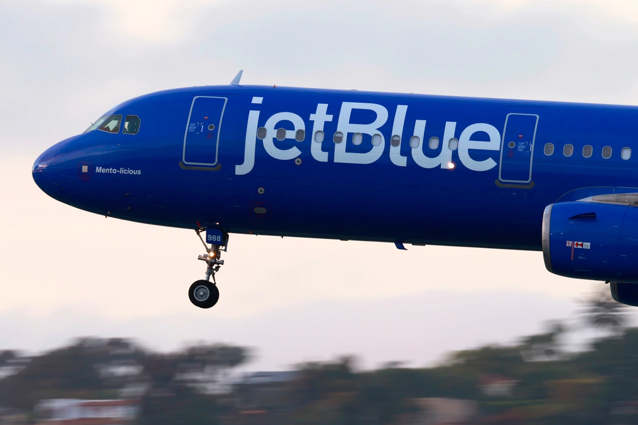 JetBlue passengers taken to hospital after emergency landing in Florida
