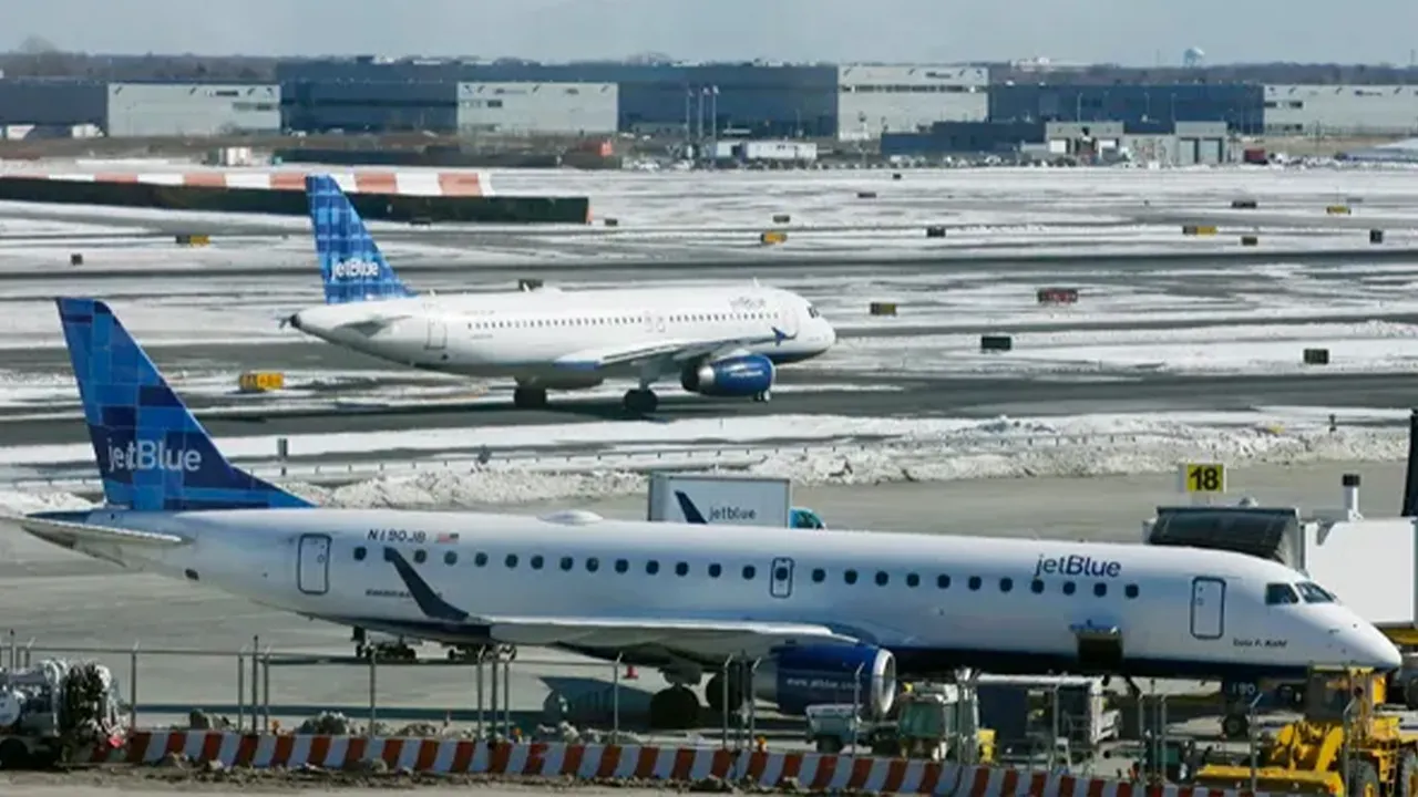 JetBlue flight makes emergency landing after plane loses altitude, passengers injured