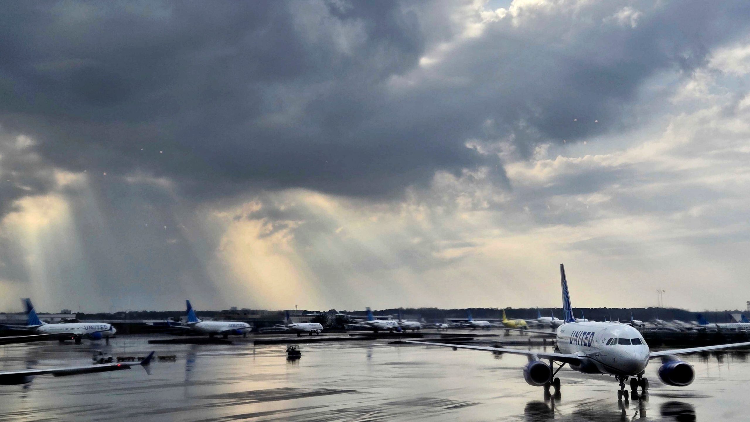 More than 2,200 flights canceled Sunday amid nationwide air travel disruption